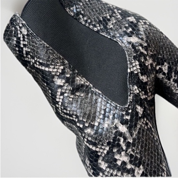 Steve Madden Subtle Grey Snake Print Heeled Boots Size 8 - Picture 3 of 12